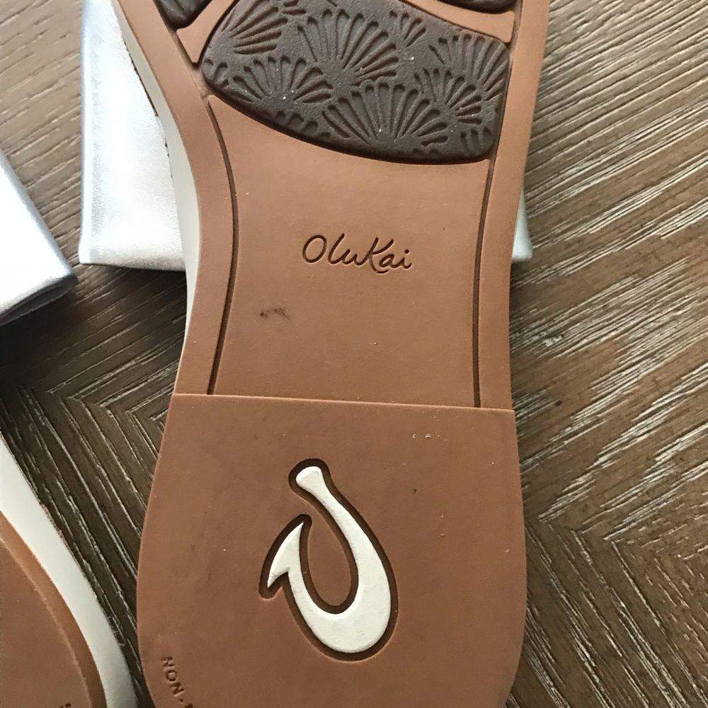 OluKai NOHIE OLU Silver/Tan Women's Leather Slides Sandals size 7 - Picture 3 of 8